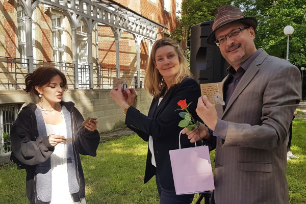Schulleiterin Stephanie Döring und Klassenlehrer Stefan Dinter