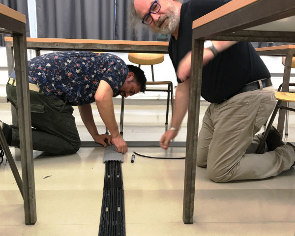 Das Klassenzimmer am Merz Berufskolleg wird vorbereitet