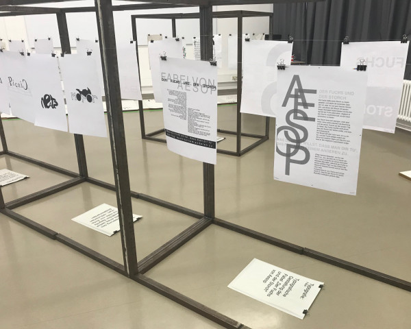 Plakate in der Ausstellung des Merz Berufskollegs
